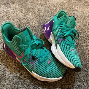 Nike LeBron Witness 6 Basketball Shoe - Like New